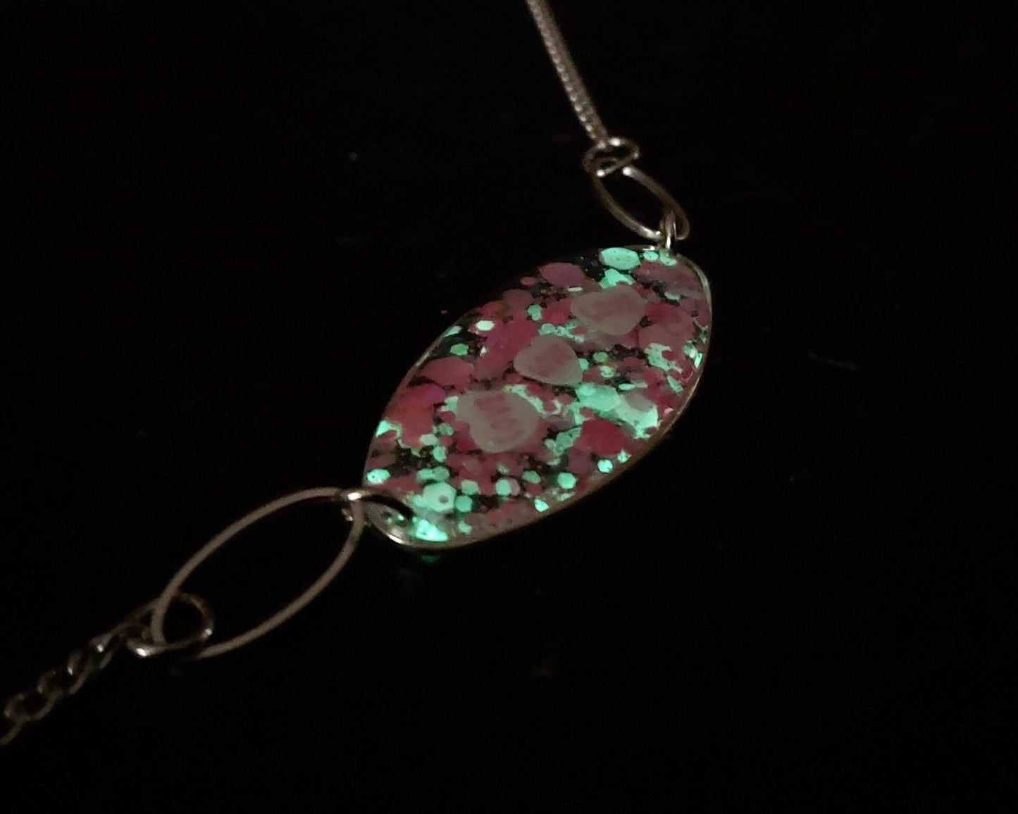 Valentine Hearts & Glitter Necklace (Glow in the Dark) #2